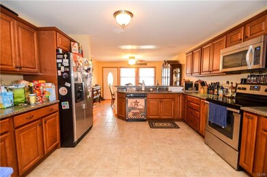 4424 Hoffman Dr, Whitehall, PA 18052 - photo 4
