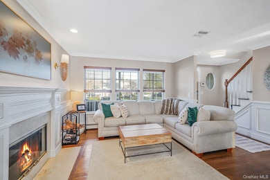 42 Quintuck Ln, East Islip, NY 11730 - photo 4