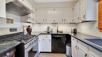 37 Jackson St, Essex Junction, VT 05452 - photo 2