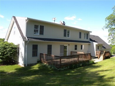 The large deck off the kitchen / living room will 