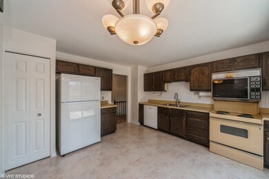 361 Red Bud Place, Buffalo Grove, IL 60089 - photo 7