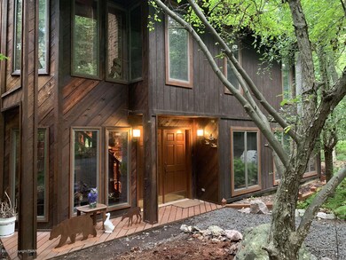 2424 Overlook Ln, Pocono Pines, PA 18350 - photo 2