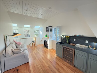 4 Cliff Ave unit 2, Newport, RI 02840 - photo 2