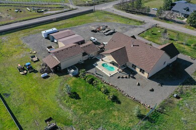 6816 Lakeview Dr, Central Point, OR 97502 - photo 2