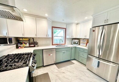 3 Vadnais St, Easthampton, MA 01027 - photo 4