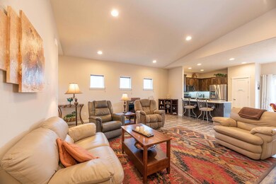 2933NWHemlockLn-26