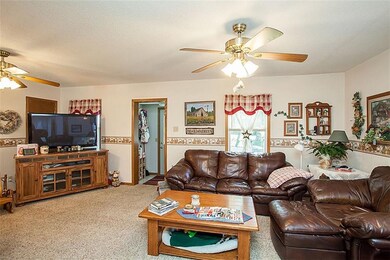 4024 SE 16th Ct, Des Moines, IA 50320 - photo 2