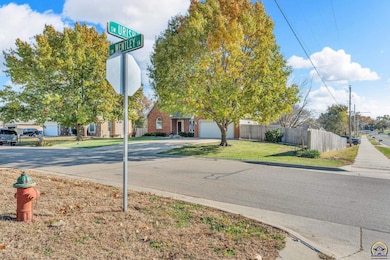 6743 SW Wentley Ln, Topeka, KS 66614 - photo 7