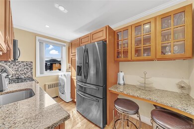 235-10 131st Ave unit Upper, Rosedale, NY 11422 - photo 5