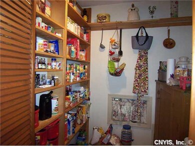 Kitchen Walk-in pantry