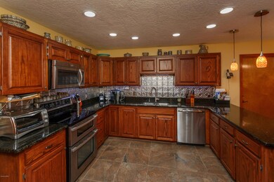 011_Kitchen (2)