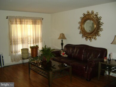 722 W Cherry Blossom Way, Baltimore, MD 21201 - photo 3