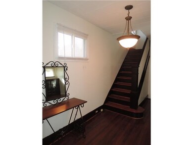 Entry/Foyer.