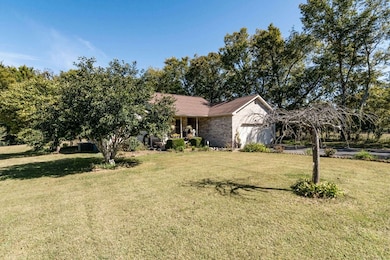 303 Northwood Ave, Shelbyville, TN 37160 - photo 2