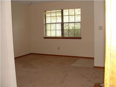 2114 Hollyhill Rd, Pensacola, FL 32526 - photo 4