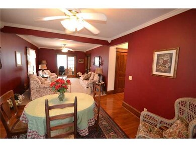 Dining Room. Dining room to living room.