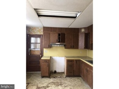 570 S 18 1/2 St, Reading, PA 19606 - photo 4