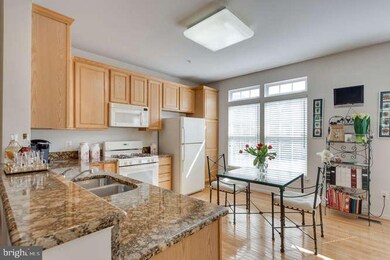 9142 Silvershadow Ct, Lorton, VA 22079 - photo 4