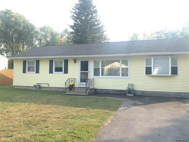 4 Amelia Dr, Schenectady, NY 12309 - photo 2