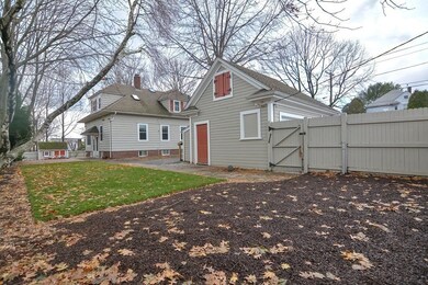 562 Laurel Hill Ave, Cranston, RI 02920 - photo 3
