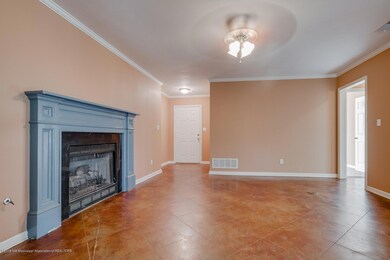 2627-Hickory-Hill-snapsold-screen-181115
