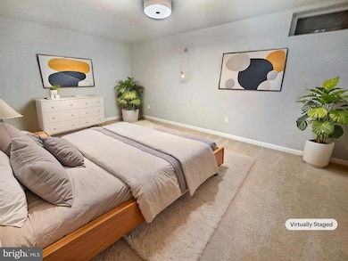 16946 Monmouth Ct, Dumfries, VA 22026 - photo 4