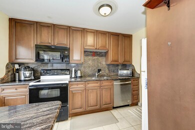 9549 Saluda Ct, Lorton, VA 22079 - photo 4