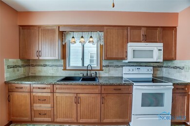 5044 Trimble Rd, Toledo, OH 43613 - photo 7