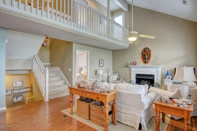 286 E 2nd St Ocean Isle Beach-large-007-