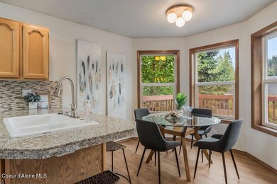 8700 N Maple Breakfast Nook