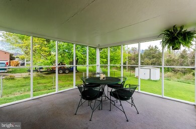 295 Pointfield Dr, Harpers Ferry, WV 25425 - photo 2