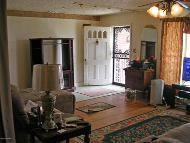 7801 E Manslick Rd, Louisville, KY 40228 - photo 4