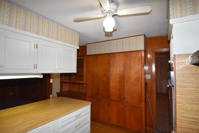 304 Lindsey Ave, Bay City, TX 77414 - photo 6