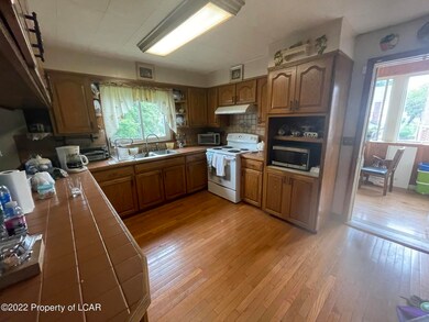 408 E Chapel St, Hazleton, PA 18201 - photo 3