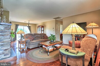 15280 Wedgewood Dr, Greencastle, PA 17225 - photo 5