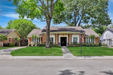10046 Burgoyne Rd, Houston, TX 77042 - photo 2