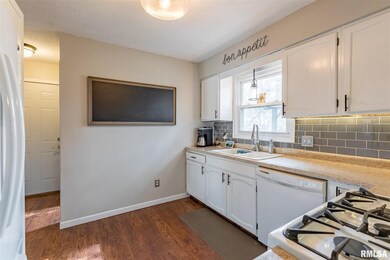 819 W 57th St, Davenport, IA 52806 - photo 7