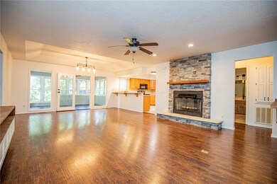 133 Mayfair Dr, Bella Vista, AR 72715 - photo 2