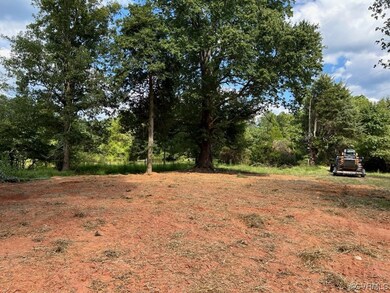 818 Mcdowell Ln, Dundas, VA 23938 - photo 5