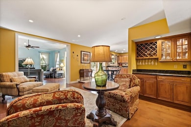 13817 Cypress Village Cir, Tampa, FL 33618 - photo 4