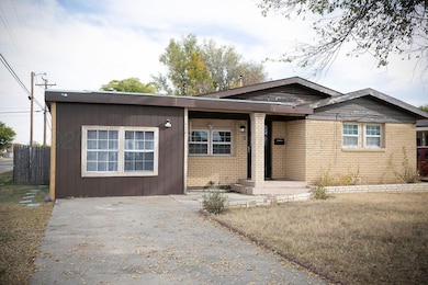 414 Oak Ave, Dumas, TX 79029 - photo 2