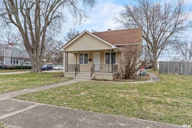 1502 Delavan St, Lincoln, IL 62656 - photo 2