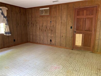 1282 Cliffwood Dr, Asheboro, NC 27205 - photo 4