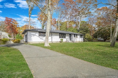 780 Westview Dr, Mattituck, NY 11952 - photo 3