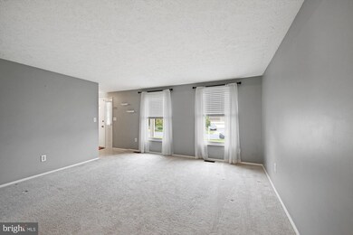 8749 Cardinal Forest Cir, Laurel, MD 20723 - photo 7