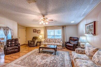 3364 W Majestic Dr__023