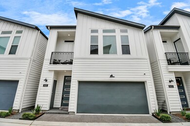 502 W Donovan St unit E, Houston, TX 77091 - photo 2