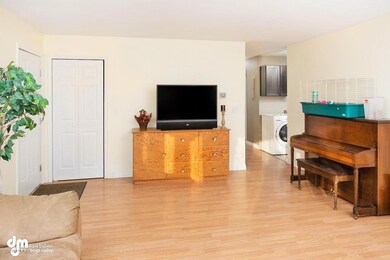 409 Schodde St Anchorage AK-large-012-Li