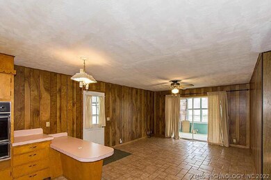 220 N Chestnut St, Copan, OK 74022 - photo 5