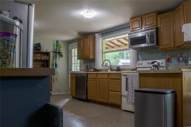 7235 Ash St, Zephyrhills, FL 33541 - photo 6